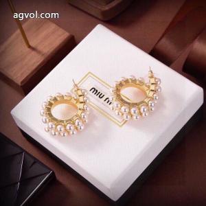 MIUMIU国内希少！大人気販売店舗限定モデルイヤリングコピー ブランド 販売