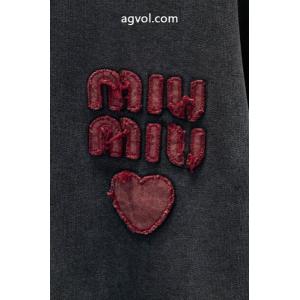 miumiu爆金旧布刺繍連帽衛衣を作る