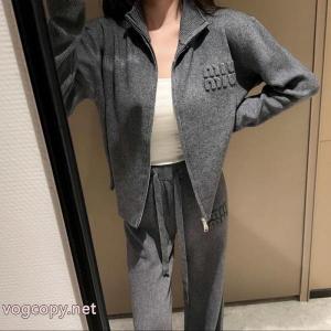 Miumiuミュー立体アルファベットスタンドカラーニットセット
