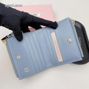 財布ブランド コピーミュウミュウ人気セール250%新品 カラー豊富 質感に満足