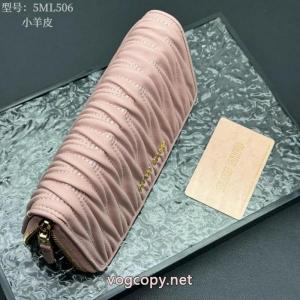 MIUMIUブランド 品 激安 通販速達EMS便 安全発送 最適なサイズ財布