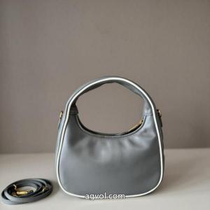 偽物 ブランド    バッグカジュアルスタイルを軽快に 注目美品 シンプル使えるMIUMIU.