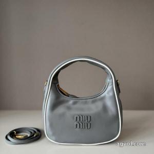 偽物 ブランド    バッグカジュアルスタイルを軽快に 注目美品 シンプル使えるMIUMIU.