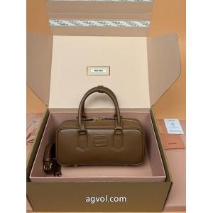 ブランド 偽物MIUMIU再入荷アイテム 輝く高級感満点 オシャレな雰囲気    バッグ.