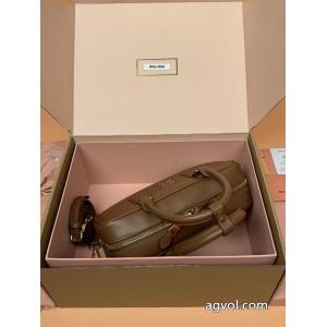 ブランド 偽物MIUMIU再入荷アイテム 輝く高級感満点 オシャレな雰囲気    バッグ.