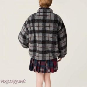 MIUMIUコピー 商品 販売最速2026秋冬トレンドブランド カジュアル派向け 高級感のあるコート