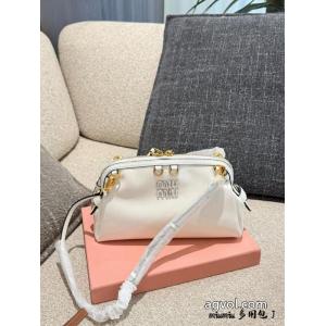 バッグMIUMIU通勤の定番 超人気高品質 定番が欲しい方ブランド コピー 安心