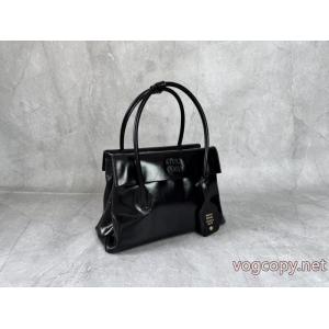 ブランド コピー バックMIUMIU バッグ話題の新作到着 超人気美品セール中 特に注目したい.
