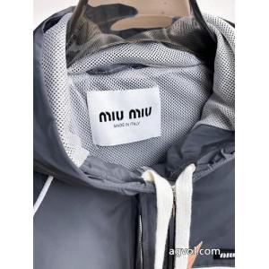 優秀なアイテム 激安上品 2026秋冬の定番新品到来!MIUMIUブランド コピー 販売ジャケット