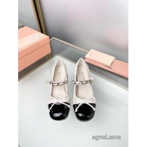 清潔感で洗練され 秋先や冬にぴったりの新作 話題沸騰中ミュウミュウ MIUMIUスーパー コピー 安心 ブーツ..
