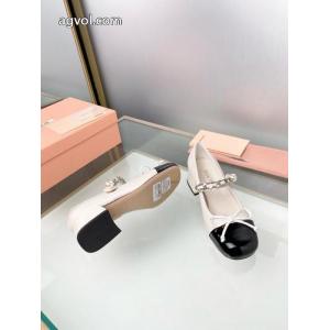 清潔感で洗練され 秋先や冬にぴったりの新作 話題沸騰中ミュウミュウ MIUMIUスーパー コピー 安心 ブーツ..