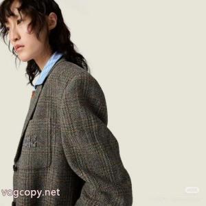 スーパー コピー メンズ国内発/関税込 激安価格！ シンプルなデザインMIUMIUジャケッ..