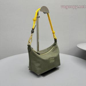 ブランド コピー ショップセレブも多数愛用 上品さ漂う オシャレスタイルは今季もバッグMIUMIU..