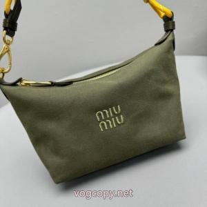 ブランド コピー ショップセレブも多数愛用 上品さ漂う オシャレスタイルは今季もバッグMIUMIU..