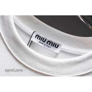 偽物 ブランド 販売半袖TシャツMIUMIUセレブ風  最新で男女兼用にもお勧め 優れた品質