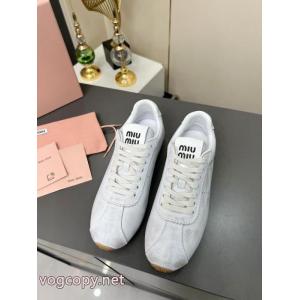     スニーカー偽物 通販MIUMIU今年流大人っぽさ 26流行り 【大人気】定番商品.
