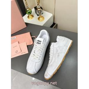     スニーカー偽物 通販MIUMIU今年流大人っぽさ 26流行り 【大人気】定番商品.