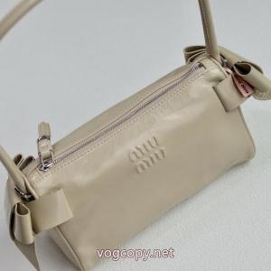 バッグ目玉商品  ロゴが素敵 世界が注目するスーパー コピー ブランド 通販ミュウミュウ.