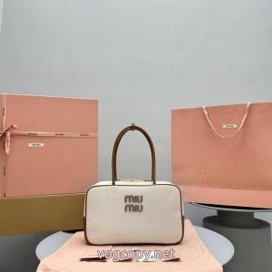 コピー 商品 販売バッグ派手すぎず 各色人気入手困難！ トレンド商品MIUMIU.