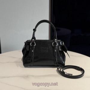 MIUMIUバッグ抜け感のあるスタイルが完成 人気アイテム 今年発売偽物 ブランド 激安..