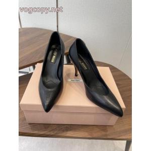 サンダルMIUMIUスーパー コピー 安心シーン問わずに使える 大人気可愛い 入手困難..