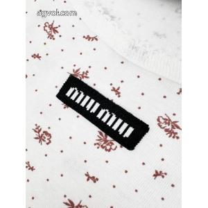MIUMIUスーパー コピー 安心最高級品質の 2026年最旬トレンド 注目度UP！半袖Tシャツ
