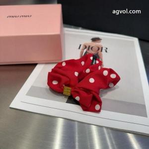 MIUMIUブランド コピー 販売 店アクセサリー限定セールお買い得 今年買い足したい！ 着るだけオシャレ上級者..
