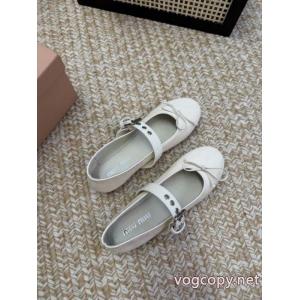 MIUMIUNEW素敵 素材感に注目 大人キレイに仕立てる ブランド コピー 専門店パンプス.