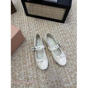 MIUMIUNEW素敵 素材感に注目 大人キレイに仕立てる ブランド コピー 専門店パンプス.