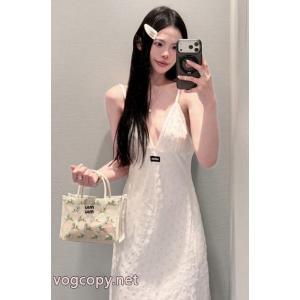 華やかに演出する 新商品特価 注目されているMIUMIUワンピースブランド コピー 販売.