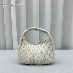 ブランド 品 スーパー コピーバッグミュウミュウ人気☆夏にお勧め 入手困難 人気モデル.