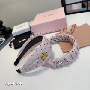 雑貨小物ブランドコピー品質保証定番人気 ファッションスタッズ 存在感絶大スタイルMIUMIU..
