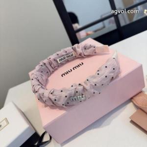 雑貨小物ブランドコピー品質保証定番人気 ファッションスタッズ 存在感絶大スタイルMIUMIU..