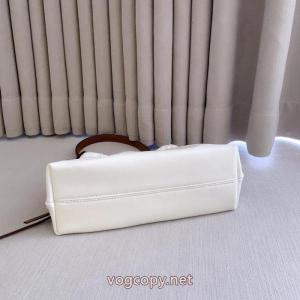 バッグミュウミュウ1番ちょうどいい 季節を問わず活躍し 注目度抜群コピー 商品 通販.