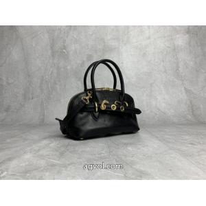 MIUMIUバッグコピー ブランド 通販希少！取り扱い店舗限定 有名人の愛用品 毎日大活躍.