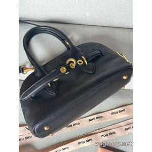 MIUMIU快適な着心地 目を引く秋冬トップス 上品可愛いバッグブランド フェイク..