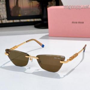 MIUMIUブランド スーパー コピー優しげ人気アイテム 2026秋冬新作続々と登場 ファッション 人気 サングラス.
