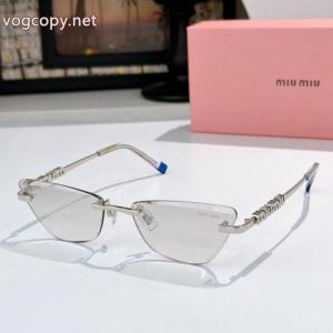 MIUMIUブランド スーパー コピー優しげ人気アイテム 2026秋冬新作続々と登場 ファッション 人気 サングラス.