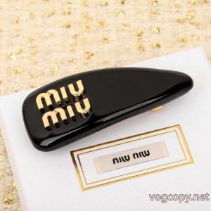 アクセサリー人気沸騰アイテム 上品でファッション 格安！    MIUMIUブランド コピー 通販.