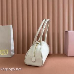 MIUMIU2026即旬な装いに 大特価2026 2026秋冬バッグブランド 偽物 激安.