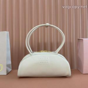 MIUMIU2026即旬な装いに 大特価2026 2026秋冬バッグブランド 偽物 激安.