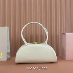 MIUMIU2026即旬な装いに 大特価2026 2026秋冬バッグブランド 偽物 激安.