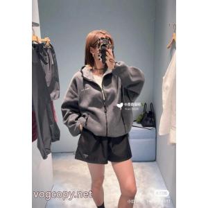 注目のアイテム 秋季新作品 高級感UPコートMIUMIUコピー 商品 販売