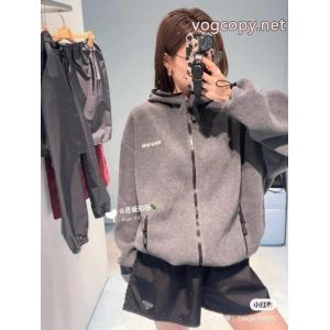 注目のアイテム 秋季新作品 高級感UPコートMIUMIUコピー 商品 販売