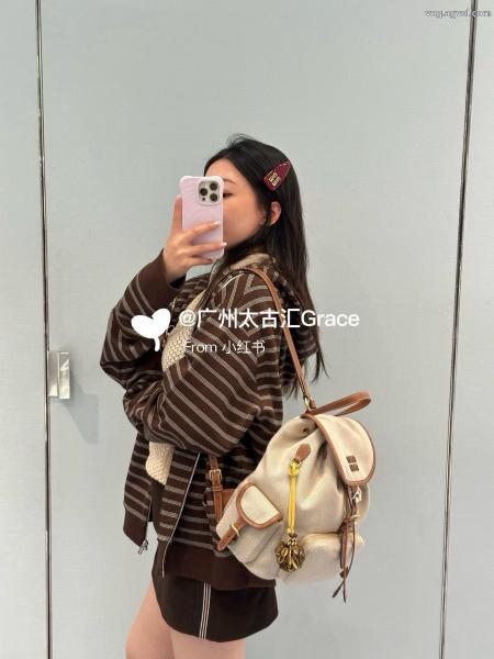 ブランド スーパー コピー 優良コート清潔感のある肌見せ愛用ブランドMIUMIU 1