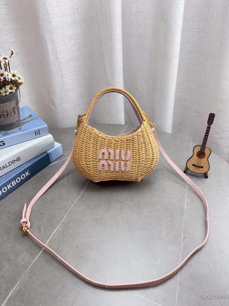 ブランド コピー 着払いバッグお買得セール清潔感で洗練されMIUMIU 0 