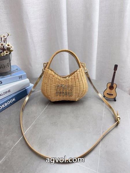 ブランド コピー 着払いバッグお買得セール清潔感で洗練されMIUMIU 5 
