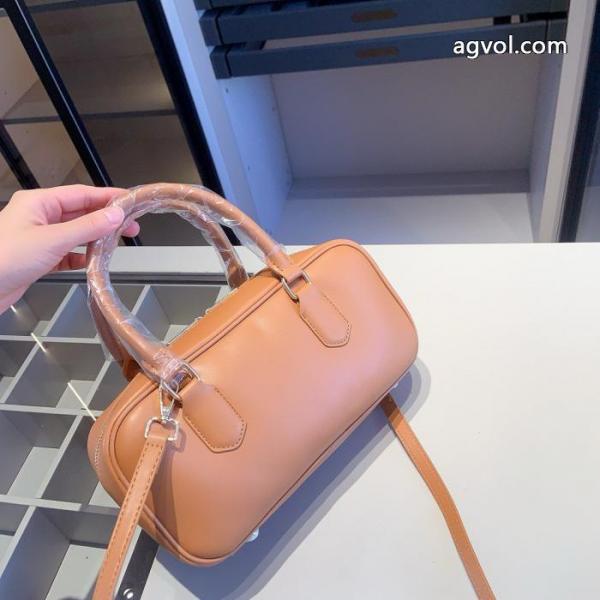偽 ブランド 販売バッグMIUMIU視線を集めて人気急上昇中 1