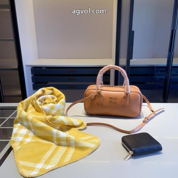 偽 ブランド 販売バッグMIUMIU視線を集めて人気急上昇中 3
