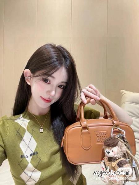 激安 通販 ブランドMIUMIU高品質唯一無二の存在ボウリングバッグ 1